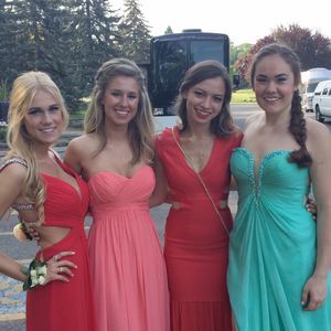 Meet your Posher, Caitlin